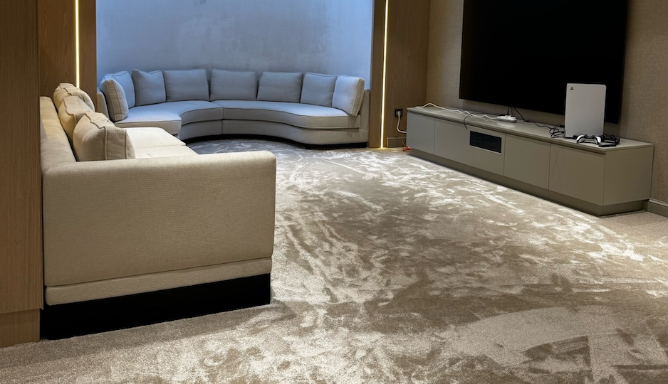 Yumuşak Dokulu Duvardan Duvara Halı Uygulamaları: Konforun Yeni Tanımı